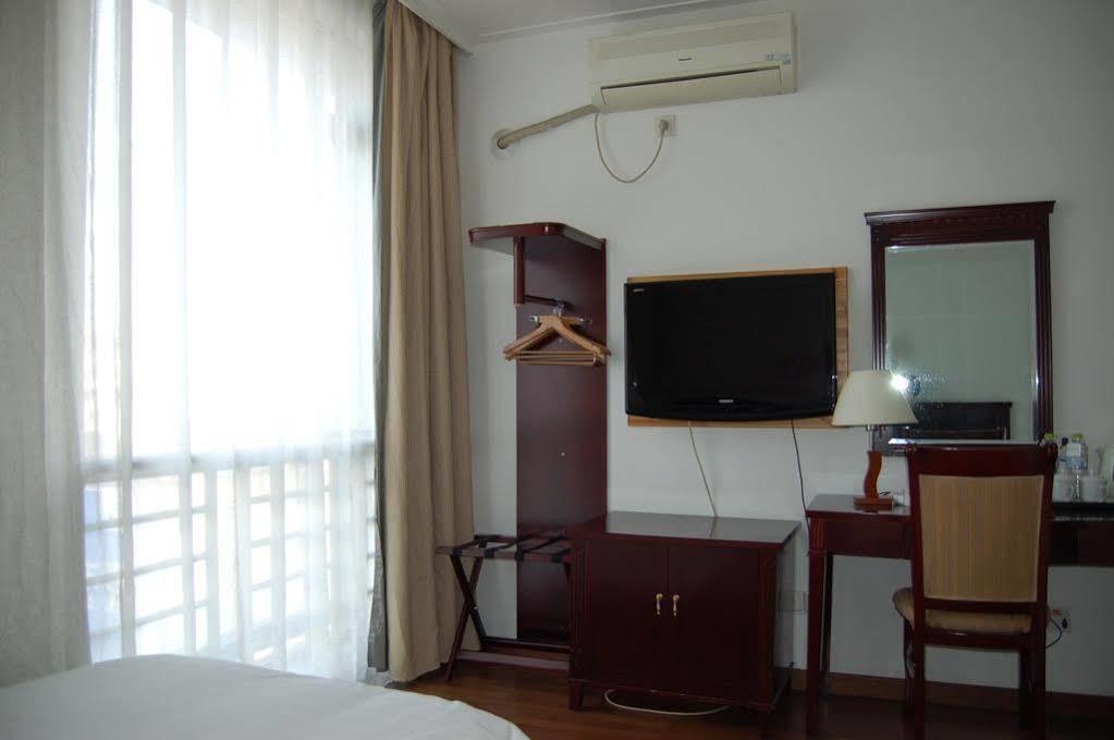 Lakeside Holiday Inn Shanghai Extérieur photo